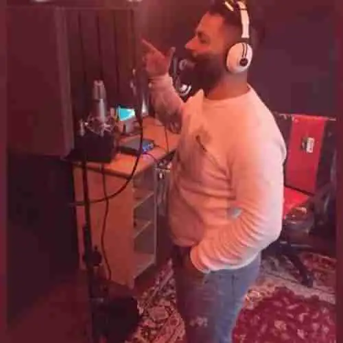 تی عکس ره دارمه زیر چمدون